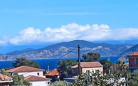 Sous Le Soleil De L'Ile Rousse